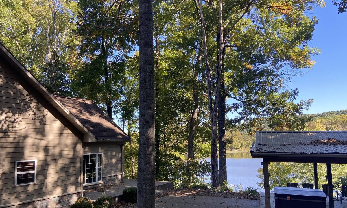 Cannelton House | Twin Canoes Lodge, A Waterfront Oasis. Kayaks & Canoes. HotTub & Sauna. 6 Acres.