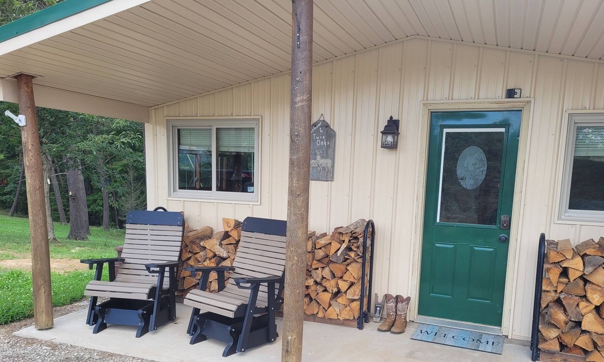 Bidwell Cabin | Twin Oaks is a rustic and pet friendly cabin located on 50 mostly wooded acres