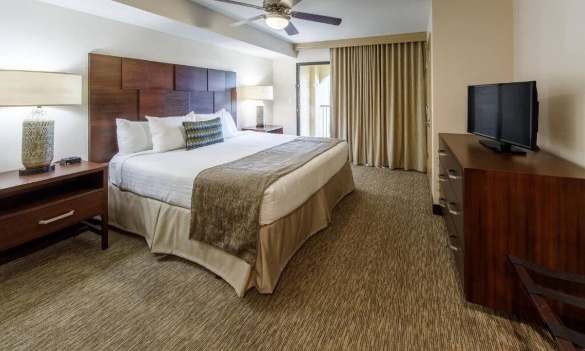 North Scottsdale Hotel | Two 2BR Villas with Balcony, Full Kitchen l Splash Pool & Game Room Access