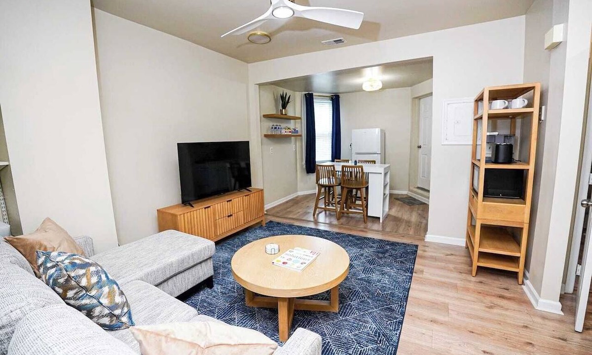 Capitol Hill Apartment | Two Bedroom- 10 Mins to Sports & Museums