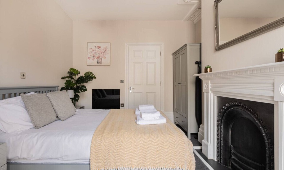 Cheltenham Apartment | Two Bedroom Apartment in the Centre of Cheltenham