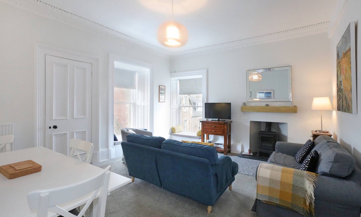 North Berwick Apartment | Two bedroom apartment with sea views in the heart of North Berwick. Sleeps 7.