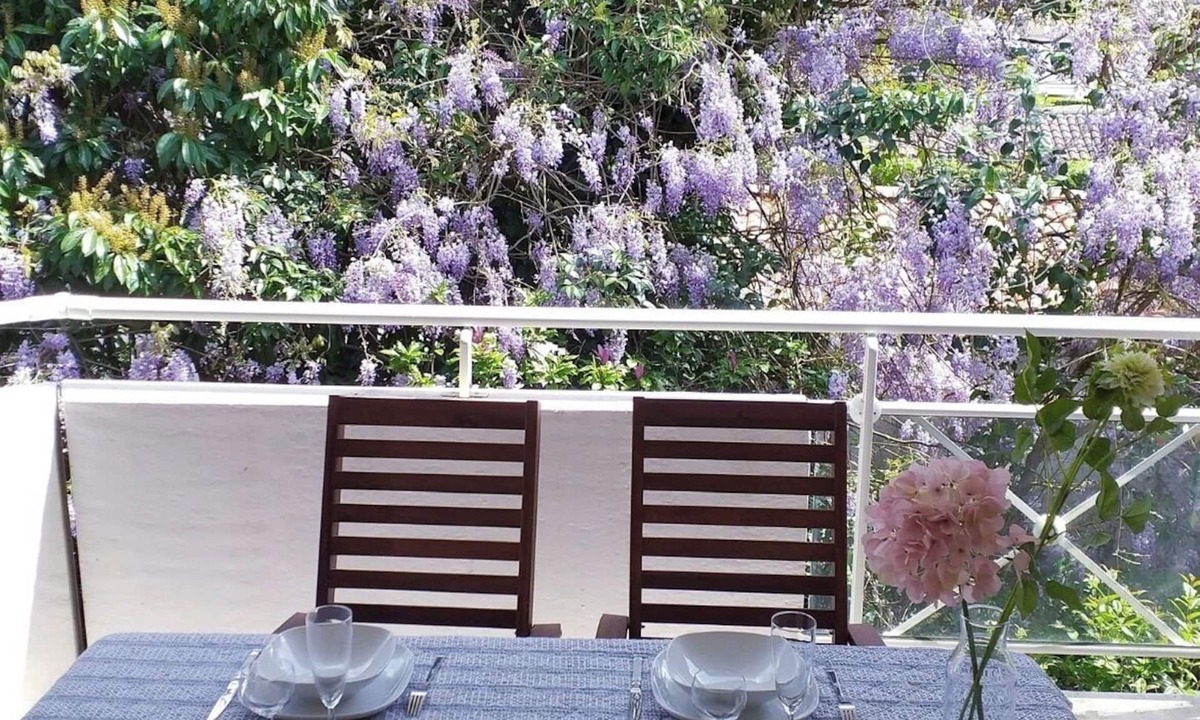 Dax Apartment | Two-bedroom apartment with a covered terrace and private parking, in a quiet location near downtown.