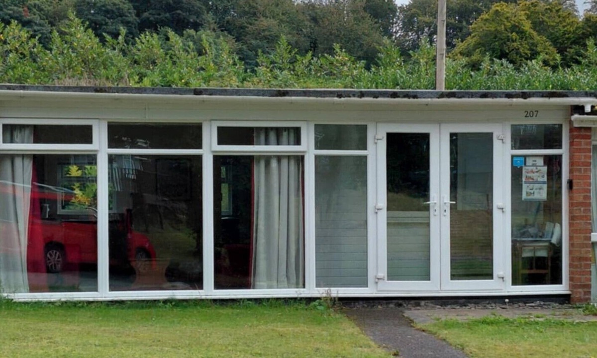 Bont Newydd Ski Chalet | Two bedroom chalet on beautiful and wild Glan Gwna holiday park, with fishing.