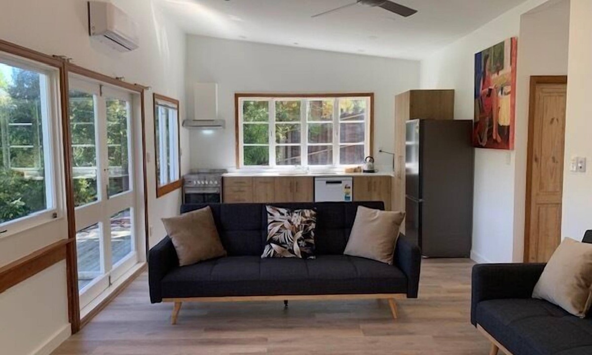 Waiheke Island Cottage | Two bedroom completely renovated quintessential Waiheke Bach