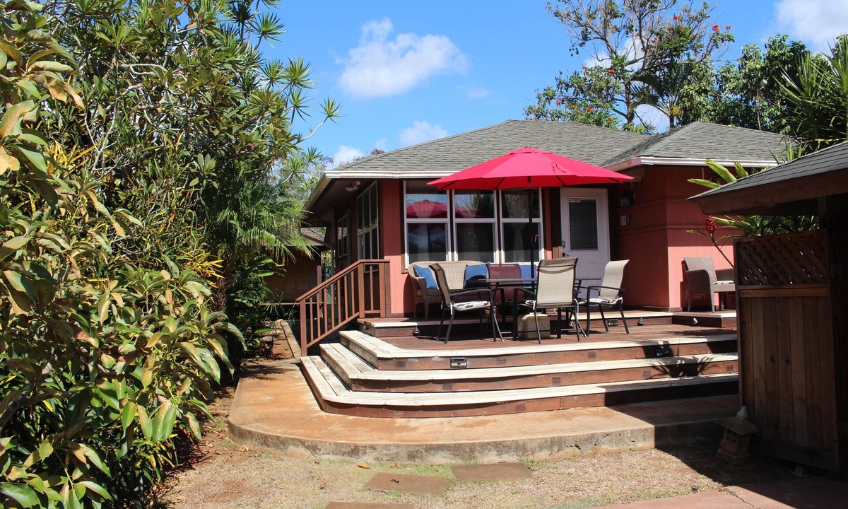 Waialee House | Two-Bedroom Cottage in the heart of historic Haleiwa town!