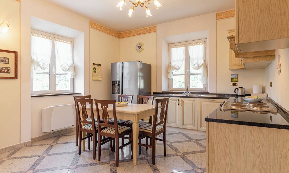 Diecimo Apartment | Two Bedroom Deluxe Apartment - Pink