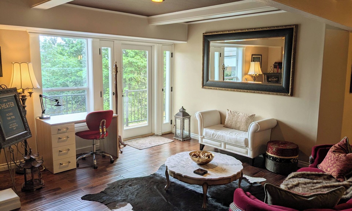 Sunnyside House | Two-bedroom Private Suite! Stunning Mt.Hood Views & much more!