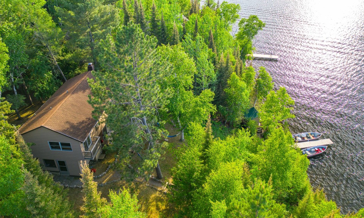 Ely House | Two bedroom summerhome northeast of Ely with private dock and views of the BWCA