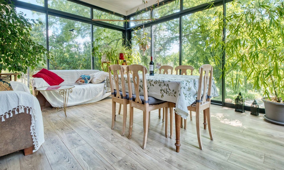 Allemans Apartment | Two Bedrooms with Fully Equipped Kitchen and Verandas