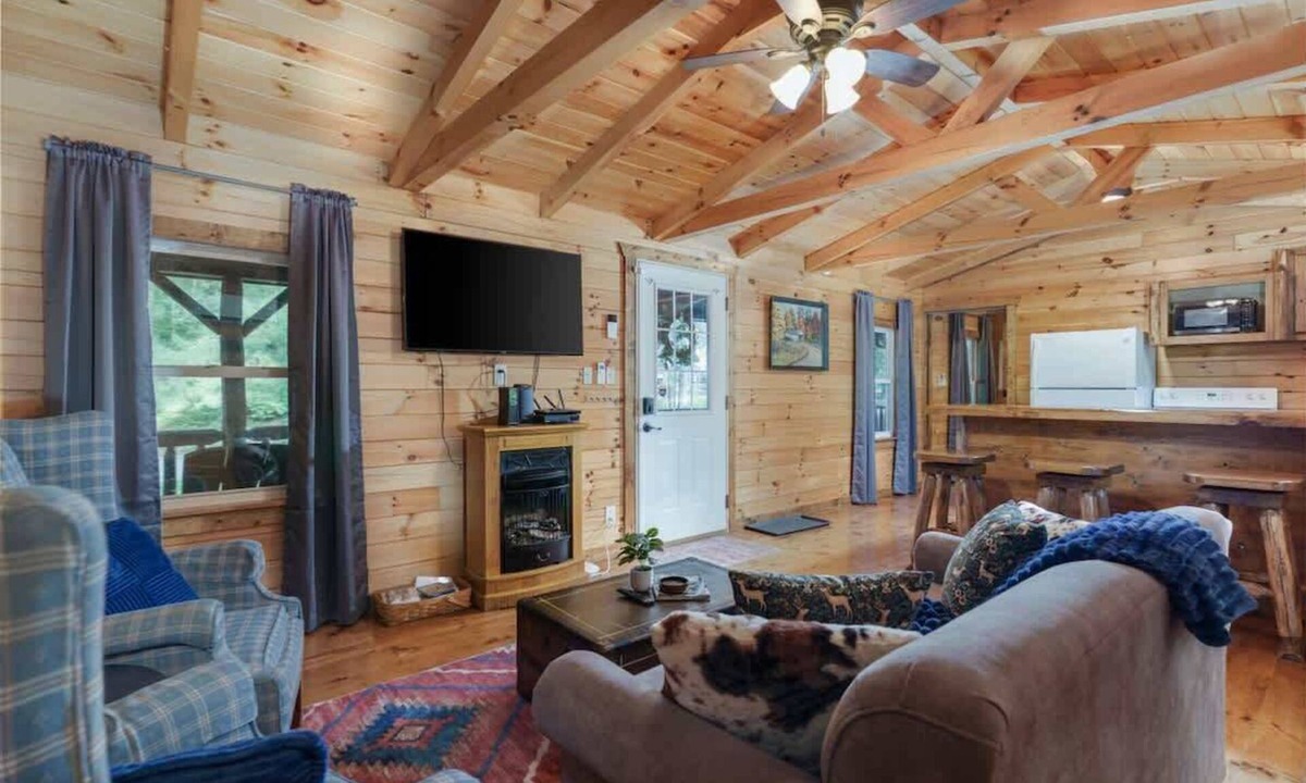 Logan House | Two Cabins|Sleeps 12| Hot Tubs| Games| Fire Pits