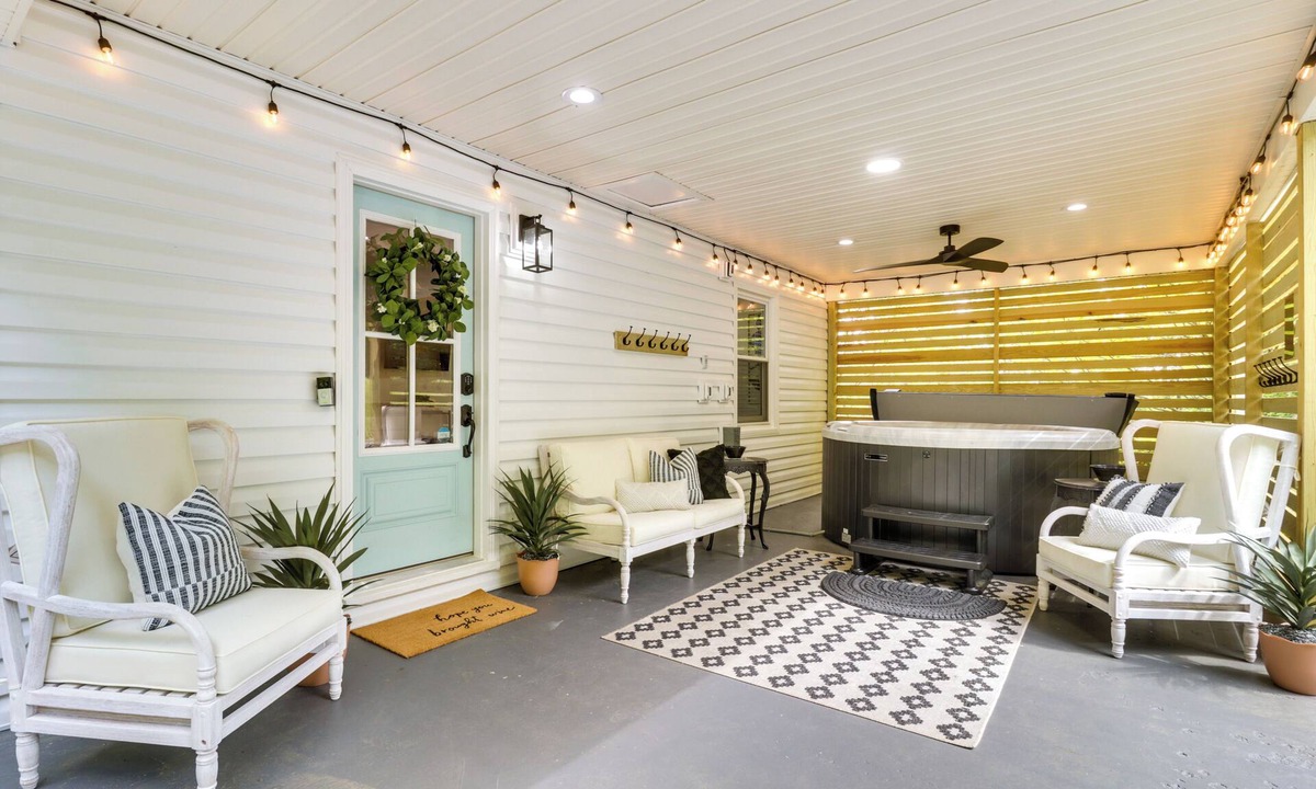 Afton Cottage | Two charming cottages on one private lot—perfect for groups.