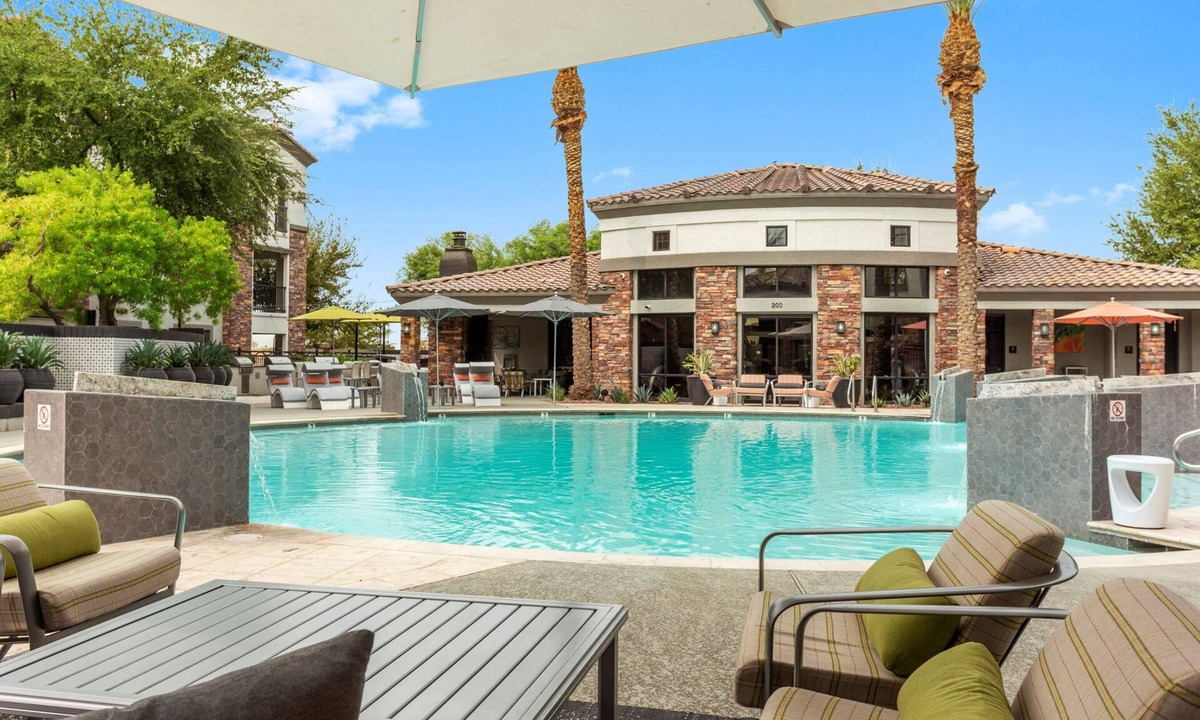 Glendale Sports and Entertainment District Apartment | TWO CozySuites Apartment DowntownChandler