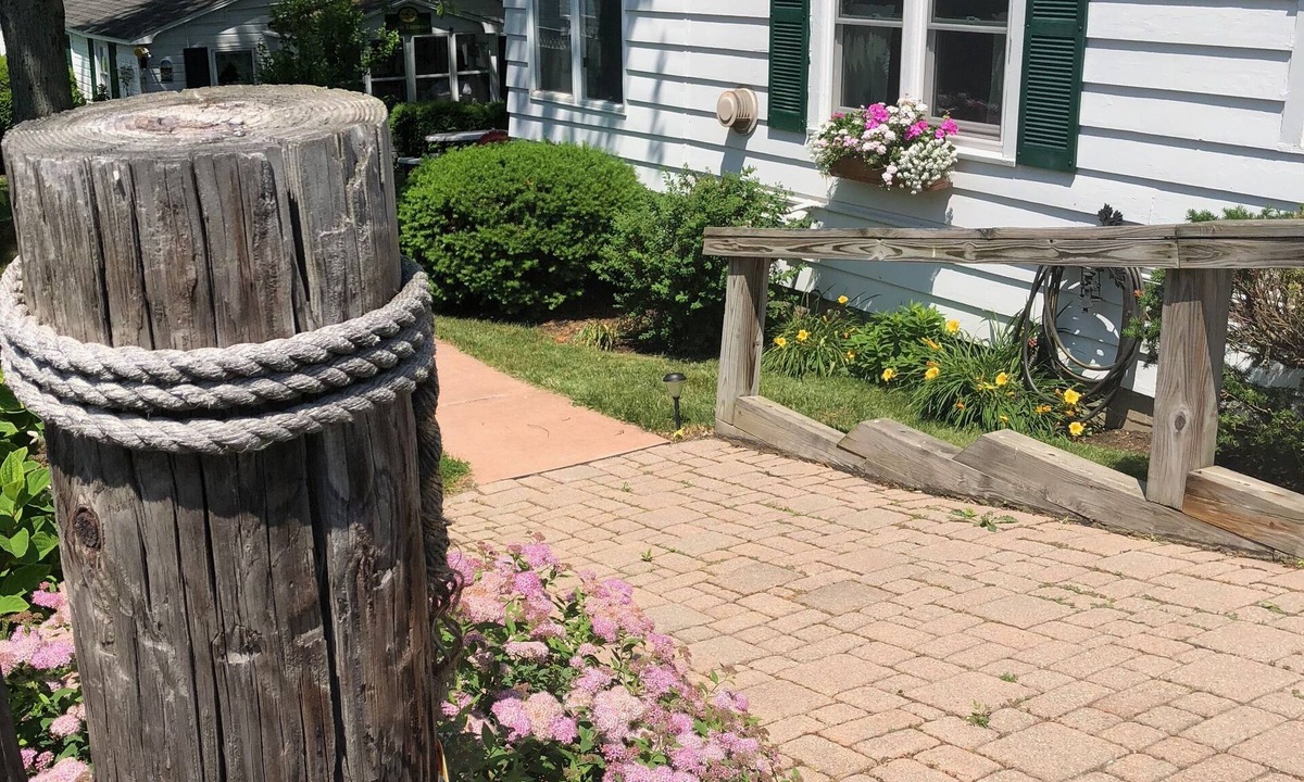 Canandaigua Cottage | Two Darling Finger Lakes Region Cottages On The Shores of Canandaigua Lake Ny.