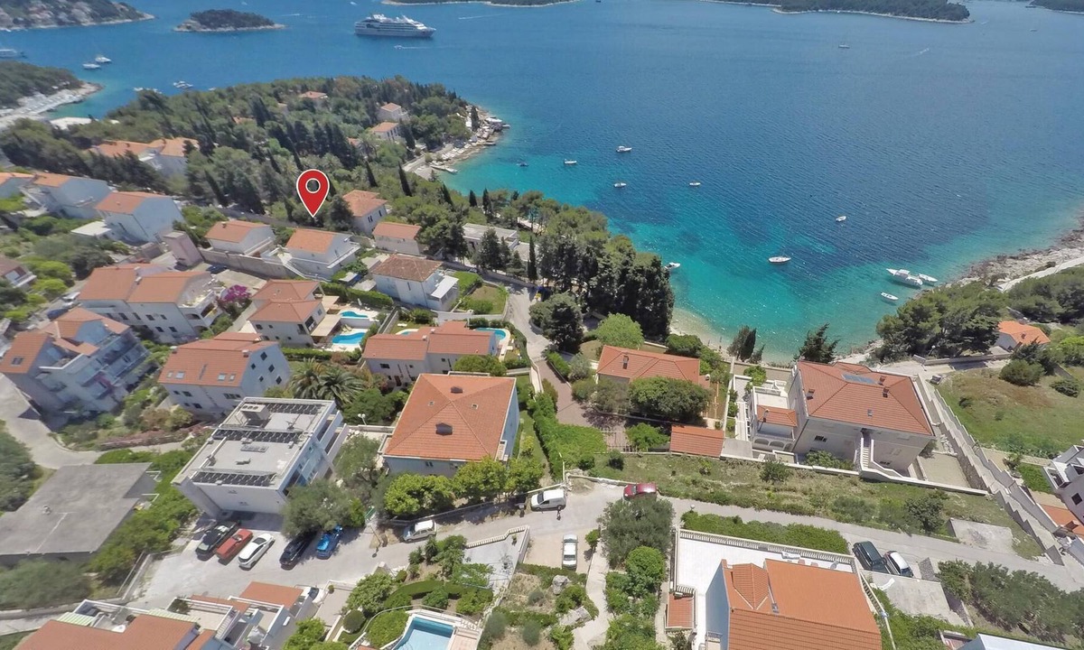 Hvar Apartment | Two functionally furnished apartments in the immediate vicinity of a pebble beach, which you can rea