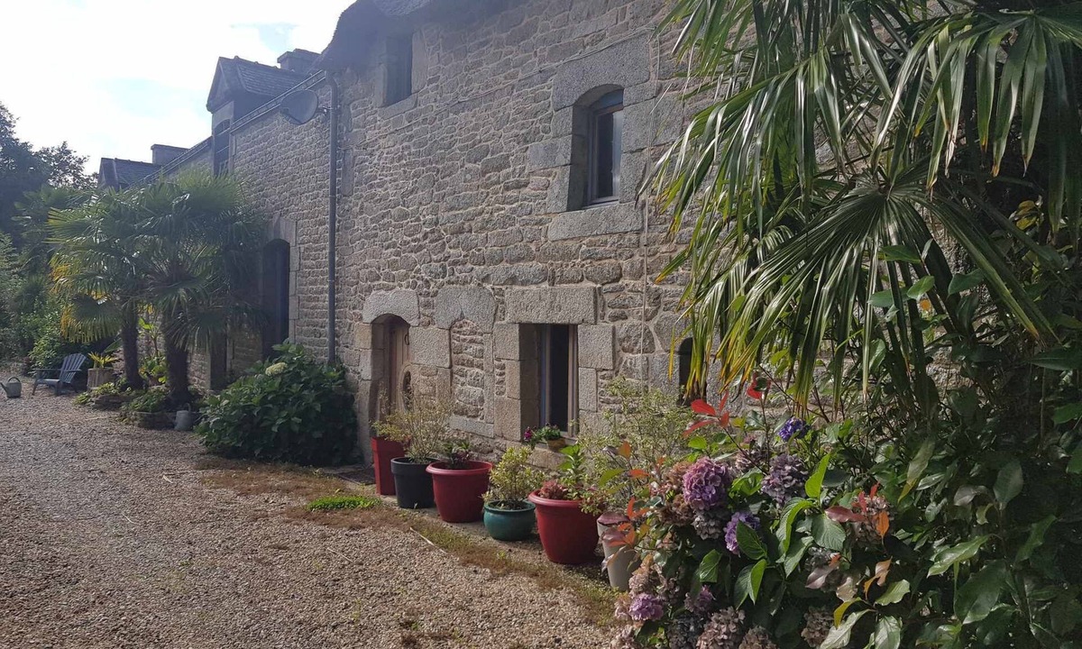 Buleon House | Two gites, Sleeps 6 and sleeps 2, in extensive grounds with heated pool.