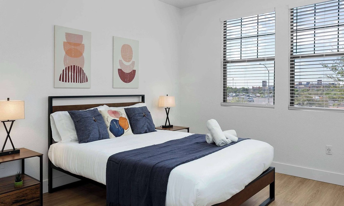 Glendale Sports and Entertainment District Apartment | TWO Glendale Cozysuites w/Pool&Jacuzzi 10&03