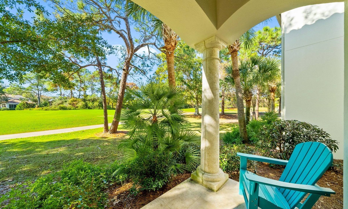 Villa Lago House | Two Golf Carts ~ Community Pool ~ Pet Friendly