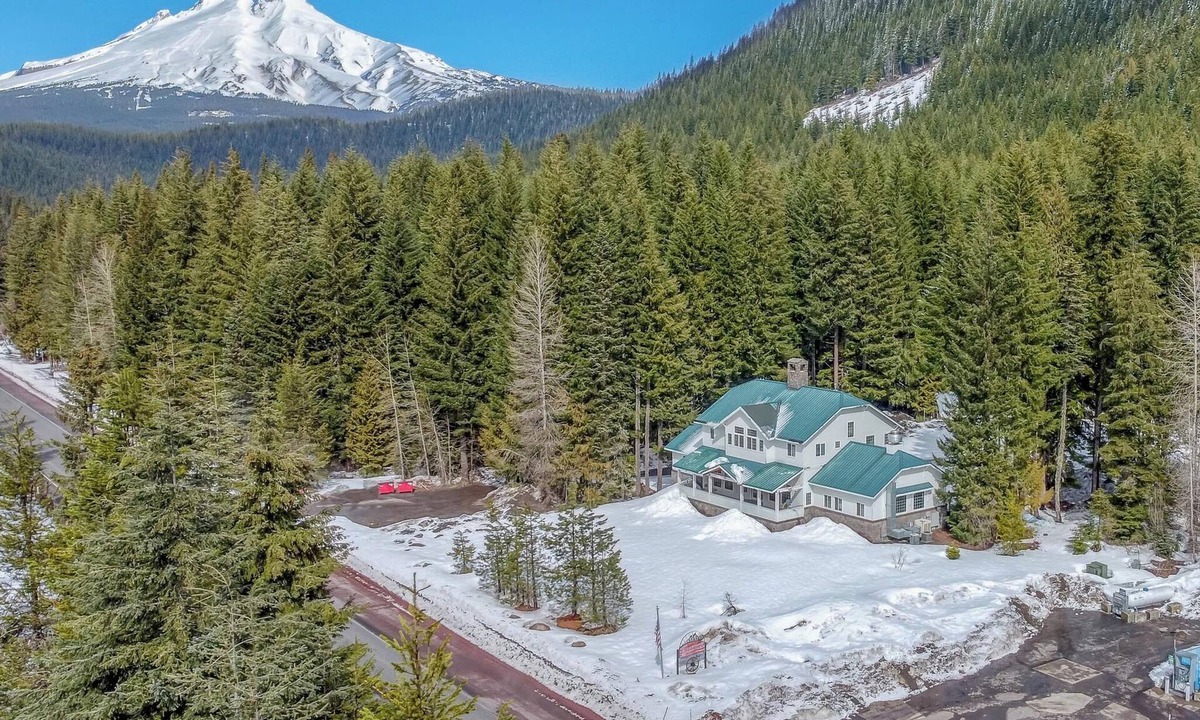 Government Camp Cabin | Two Government Camp Lodges; Hot Tubs, Room for the Whole Family!
