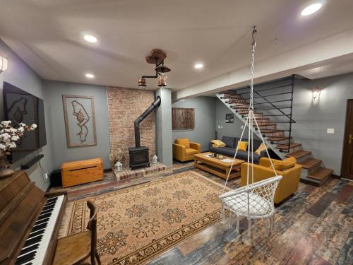 Ucea de Jos Villa | Two lakes heaven - Private Lakes & Mountain Retreat