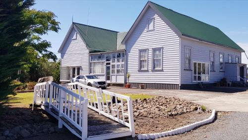 Kaipara District Apartment | Two large Interconnecting Guest-Wing Apartments at WHARE KURA the 150-yr-old Aratapu School House