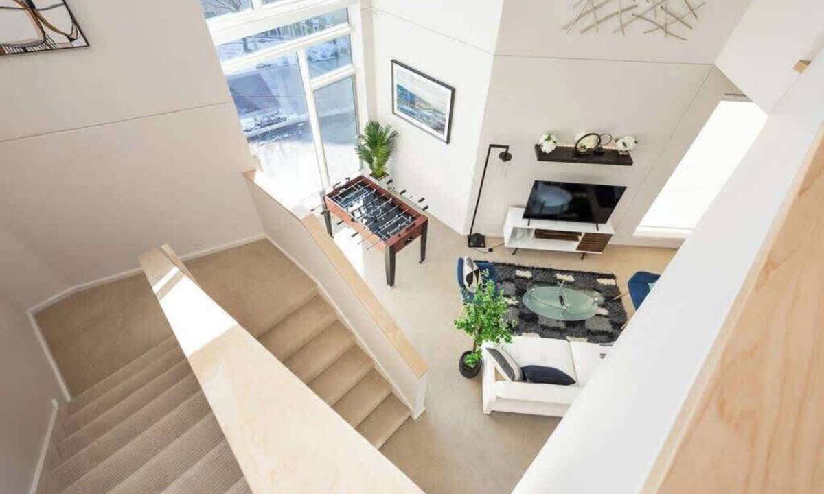 Chatham-Arch Condo | TWO Modern Penthouses on Mass by CozySuites