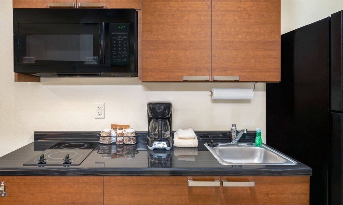 Monaca Hotel | Two Modern Units w/2 Queen Beds & Kitchenette Near Beaver Valley Mall