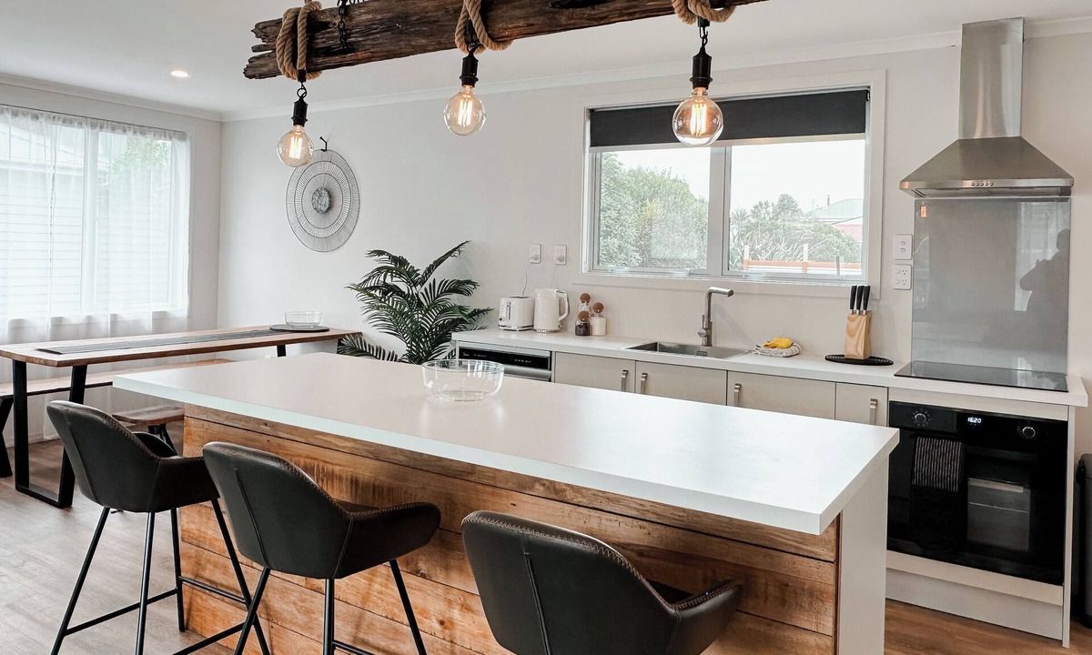 Hokitika House | Two One Two - Coastal Calm Near Town & Beach