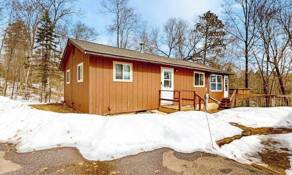 Eagle River House | Two Pickerel Lake cabins w/kayaks, dock, patio, grill & direct access to trails