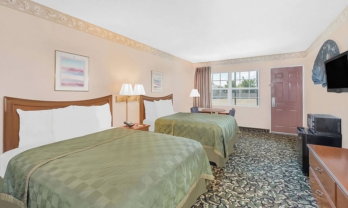 Pecos Hotel | Two Queen Bed Unit | Pets Allowed, Seasonal Outdoor Pool & Parking