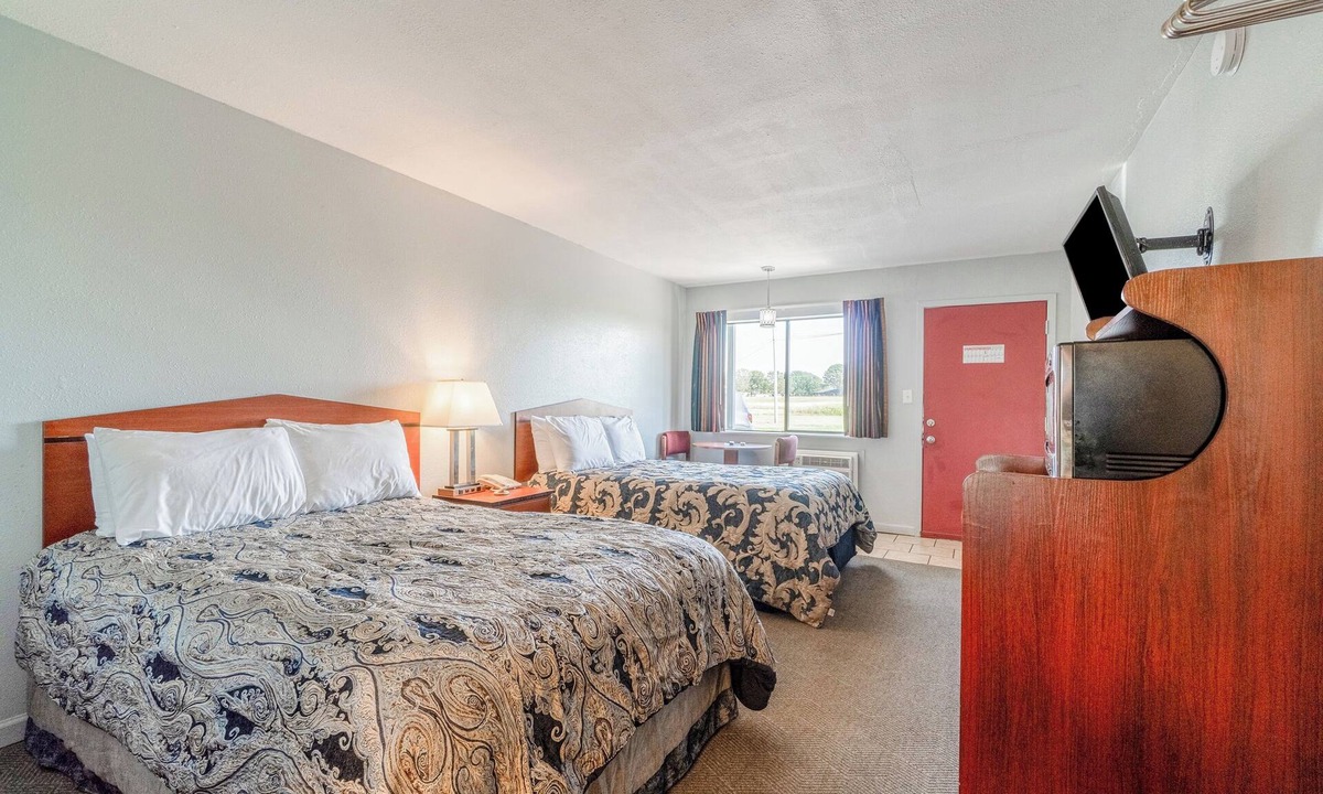 Aurora Hotel | Two Units, One Adventure: Walk to Local Shops, Enjoy Breakfast & Highway Access