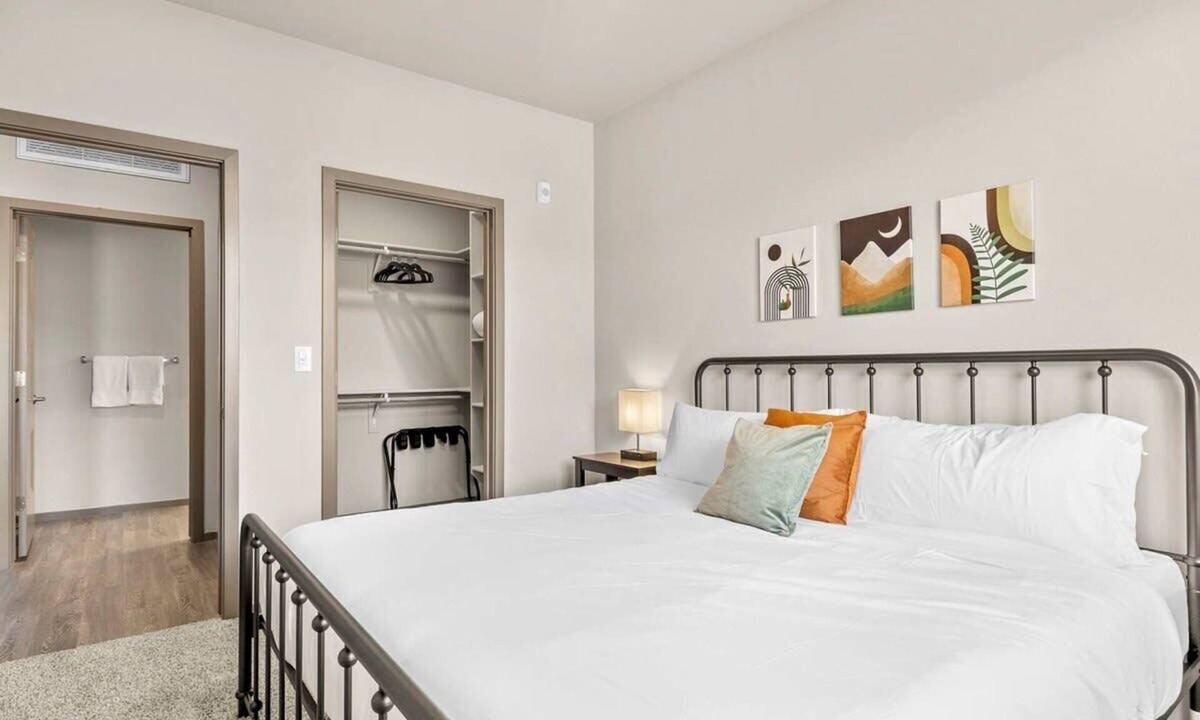 La Buena Vida Apartment | TWO Westgate CozySuites by stadium with pool!
