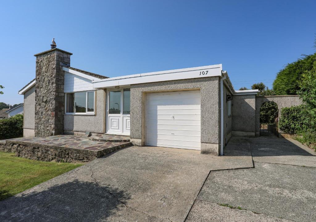 Benllech House | Ty Bedw