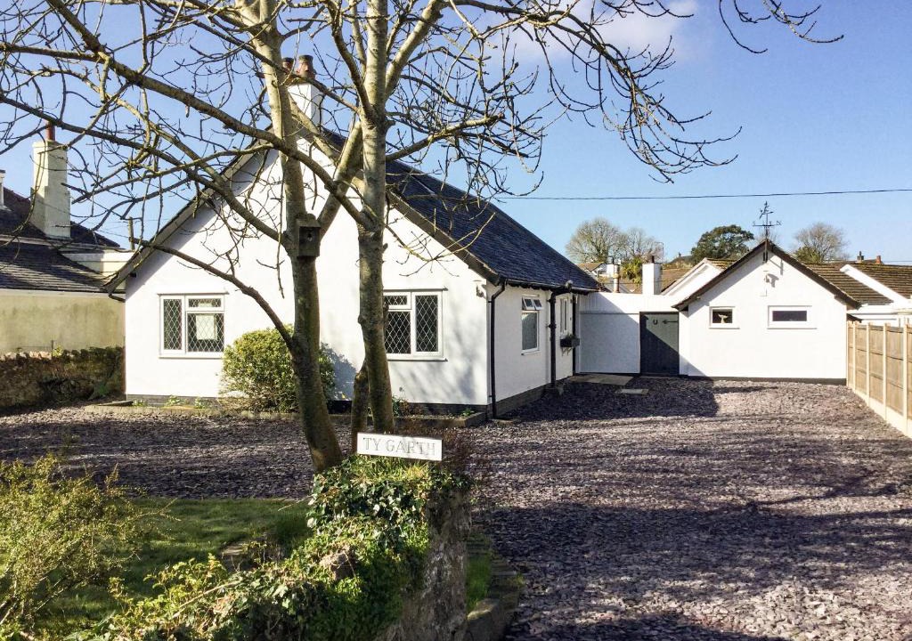 Benllech House | Ty Garth