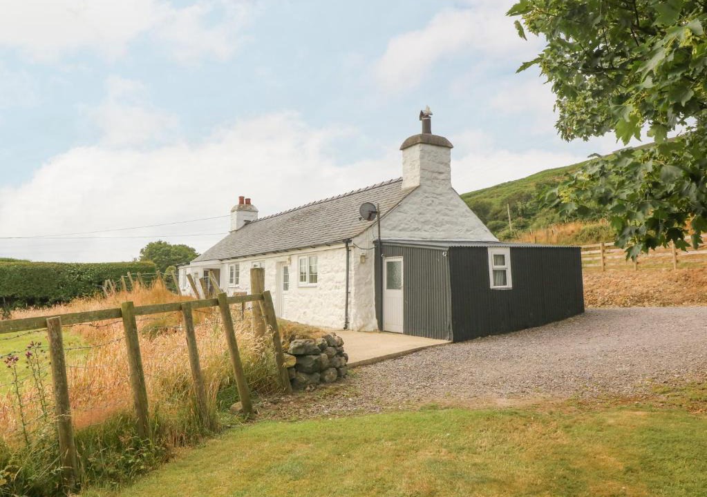 Garn Fadryn House | Ty Hen