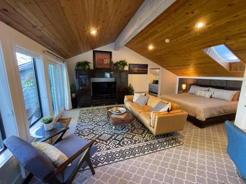 Regional District of Nanaimo House | Tyee Beach Oasis Bed and Breakfast