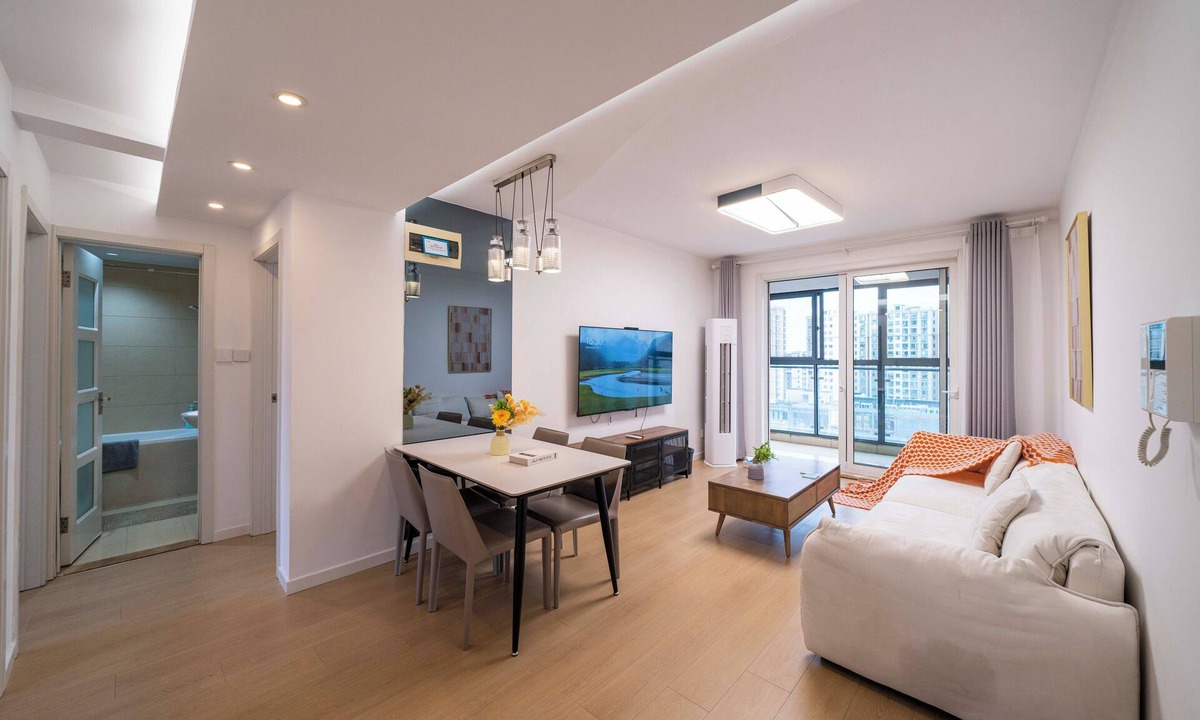 Changning Bed & Breakfast | Tyms Changning 3BR Modern Apt near Weining Rd
