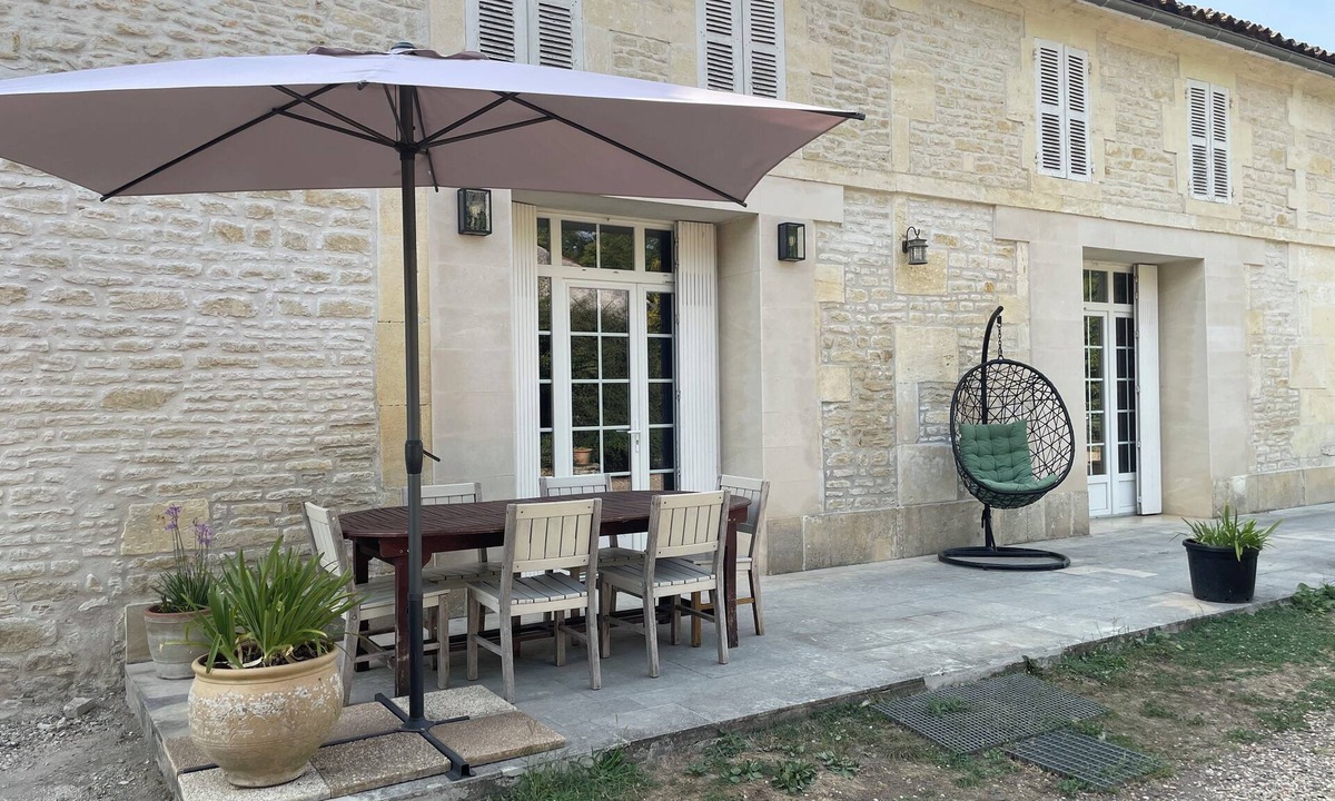 Migron House | Typical Charente farmhouse with enclosed garden planted with trees.