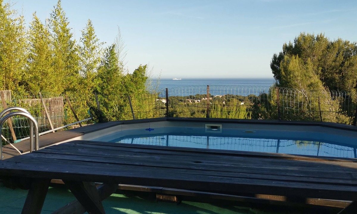 Sausset-les-Pins Ski Chalet | Typical, fully-equipped chalet on secure property with Mediterranean sea view.