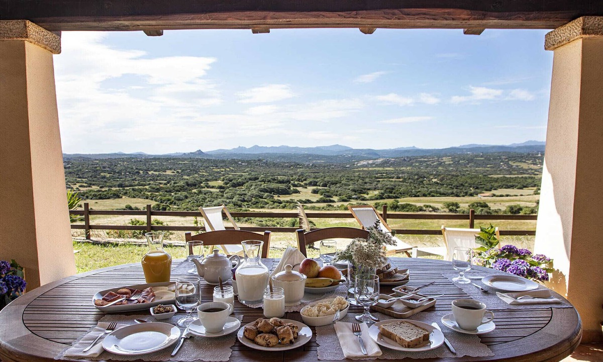 San Pasquale House | Typical house with panoramic views, in the countryside 15 minutes from the sea.