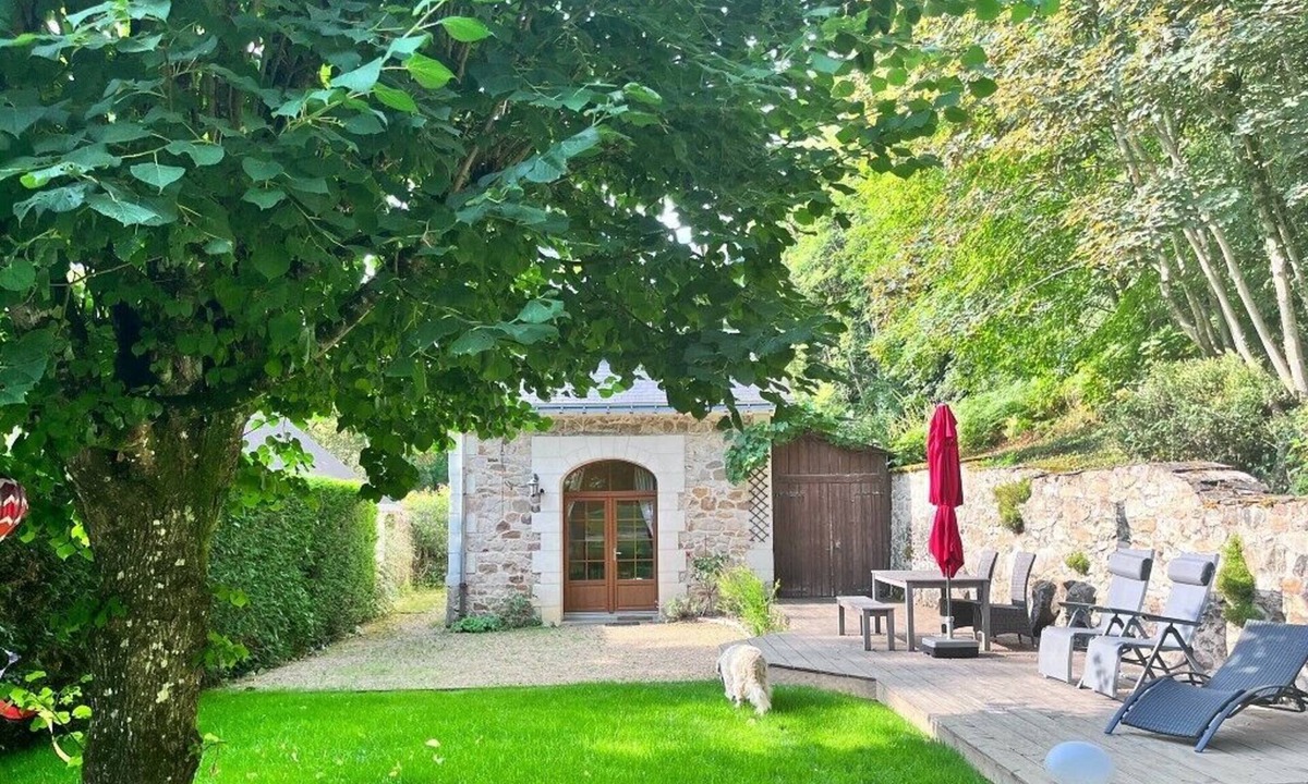 Gennes House | Typical Loire Valley stone house near Saumur, 2-4 people, quiet