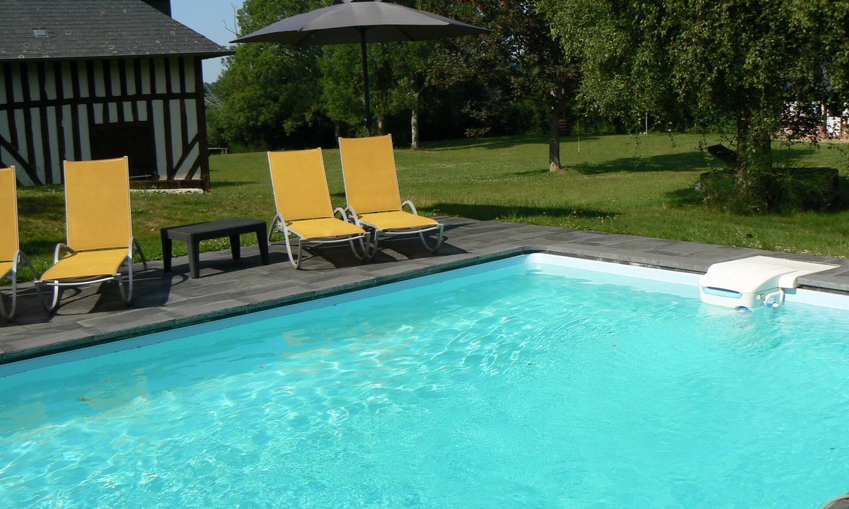 Le Mesnil-sur-Blangy House | Typical property, 20 km from Deauville: 3 houses, tennis, swimming pool