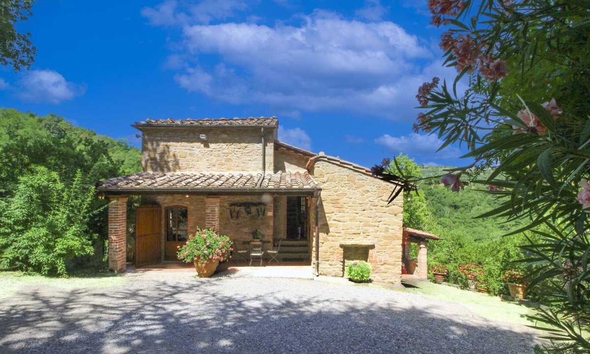 Monte San Savino Villa | Typical stone villa with private pool, situated in a quiet and secluded position, a few km from the