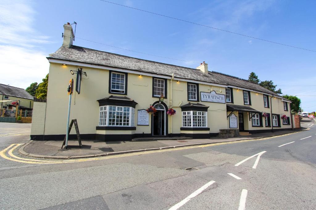Old St Mellons Hotel | Tyr Winch