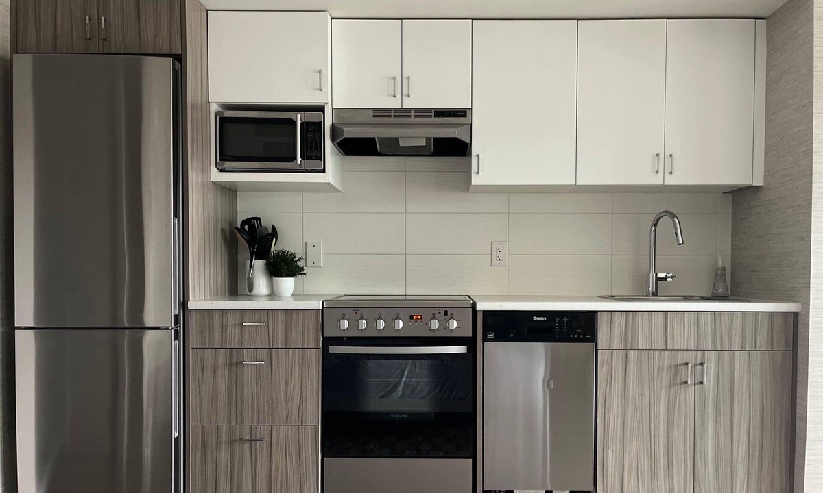 North Glenmore Apartment | UBCO Stylish Studio Condo in Kelowna, BC.