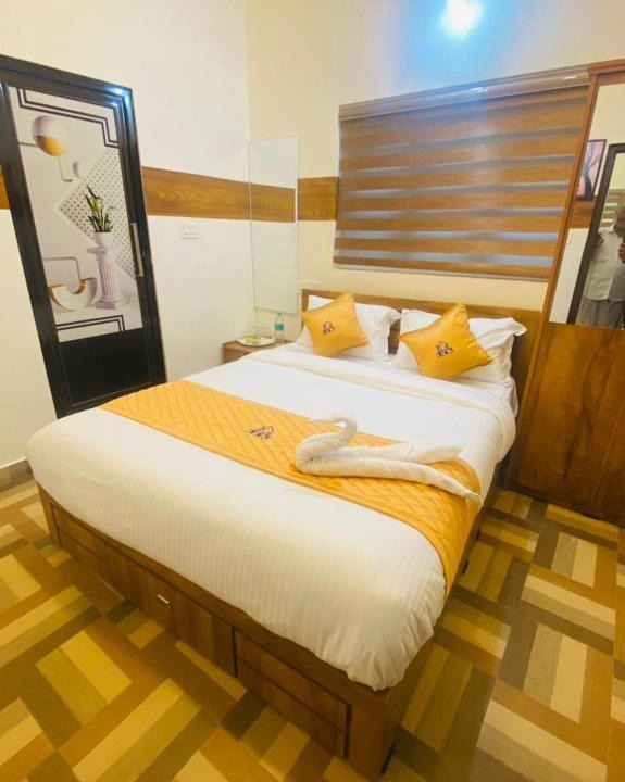 Sulthan Bathery Hotel | UCK VILLAS Muthanga