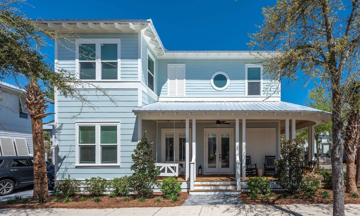 Greenway Park House | Ultimate Beach Retreat w/6-Seater Golf Cart