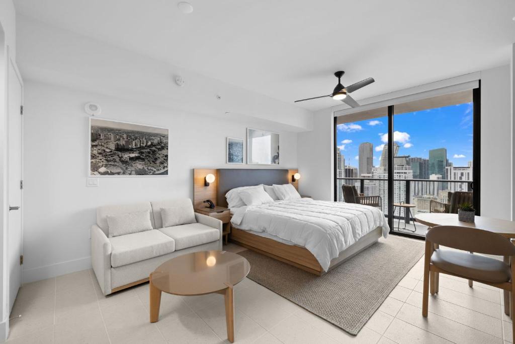 Downtown Miami Apartment | Ultimate Elegance Studio with Panoramic City Views