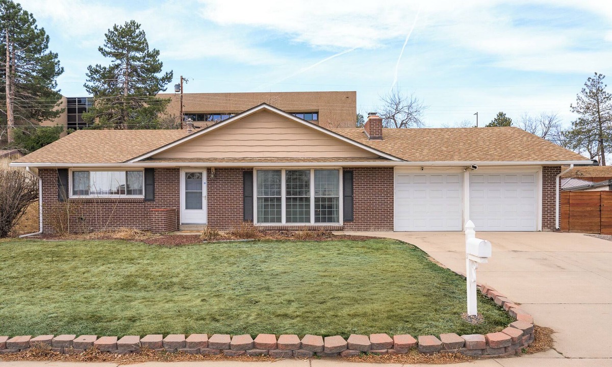 Applewood Villages House | Ultimate Group Retreat, 2 Homes 2 Hot Tubs, Sauna