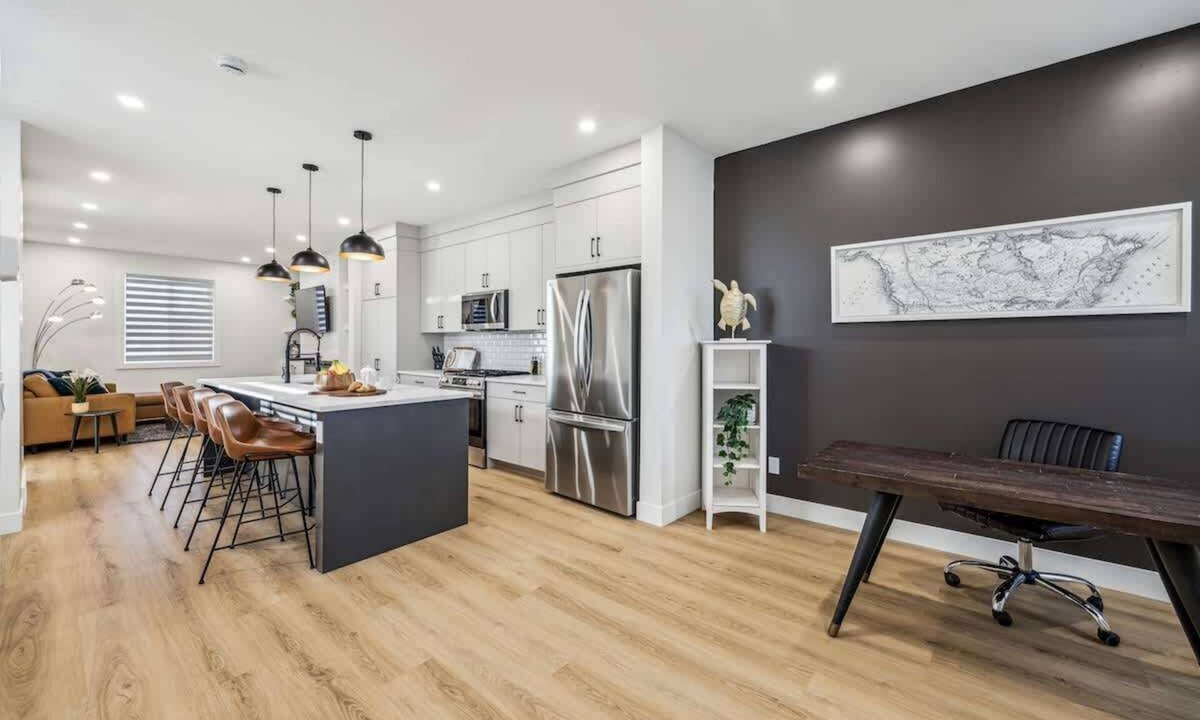 Southwest Calgary House | Ultimate Group Stay, 3 King Beds, 2 Suites